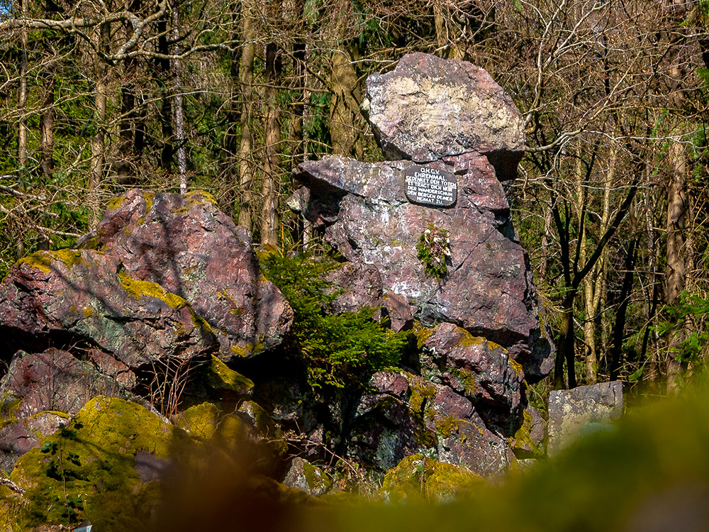 Hohenstein, Gedenkstein den Toten des Oberhessischen Gebirgsverein